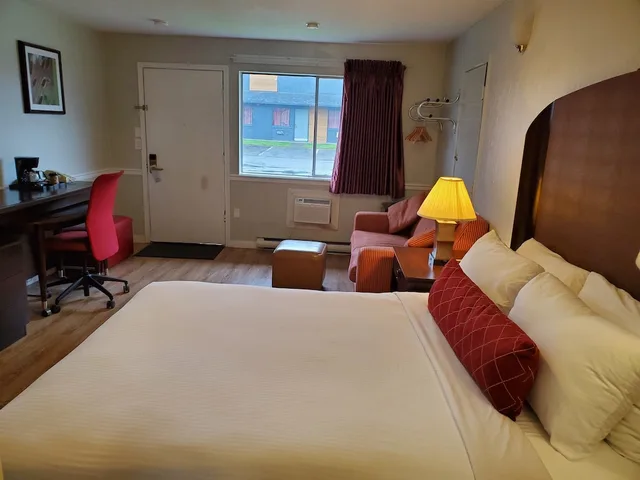 غرفة قياسية بسرير كوين، Alpine Inn Abbotsford 2/5