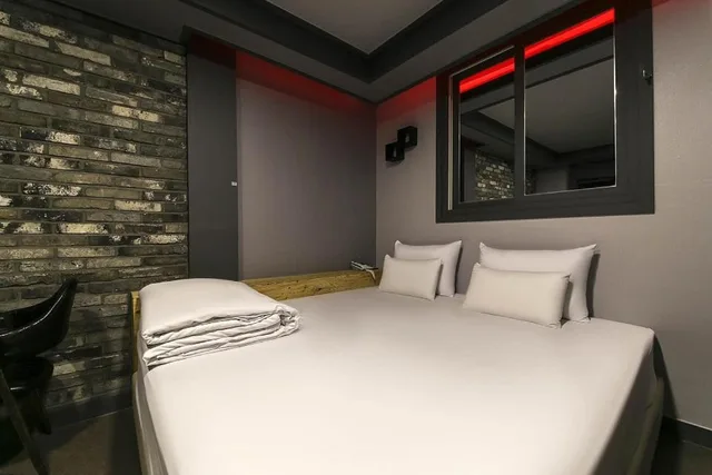 غرفة سوبيريور بسرير مزدوج، Color M Motel 2/8
