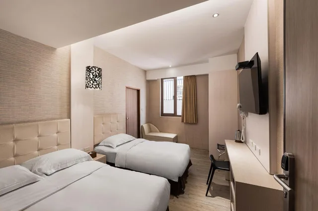 غرفة ثلاثية بسرير مزدوج وسرير فردي، The Riverside Hotel Hengchun 2/2