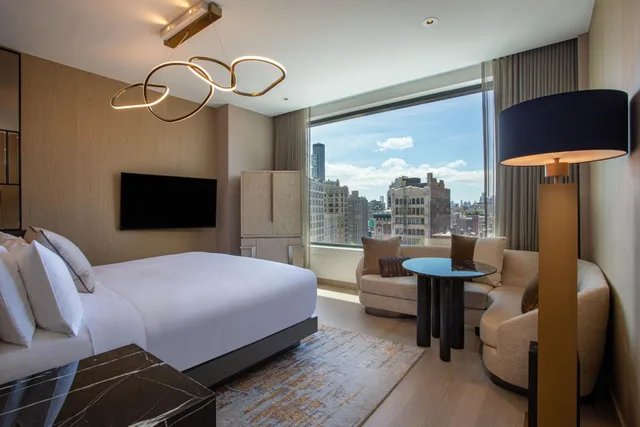 غرفة سوبيريور بسرير كينج بحوض استحمام لذوي الإعاقة، The Ritz-Carlton New York, NoMad 3/6