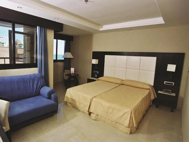 Room, Double Bed, Hotel Magic Games 2/5