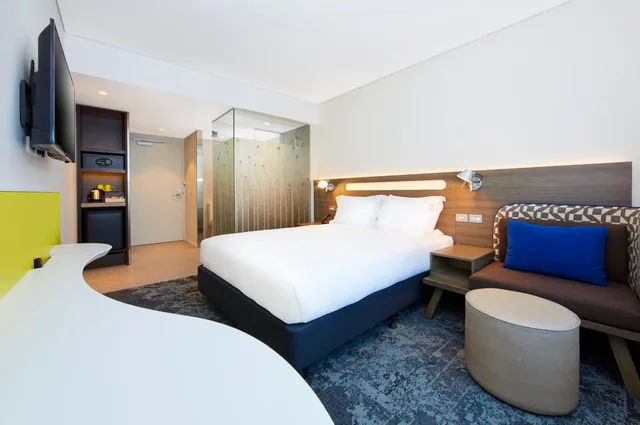 غرفة قياسية بسرير كينج وسرير كوين، Holiday Inn Express Sydney Macquarie Park 4/10