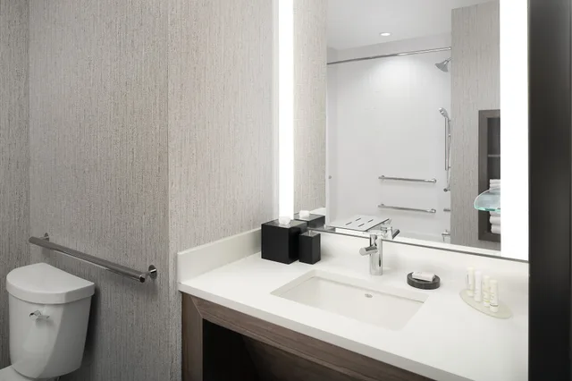 جناح بسرير كينج بغرفة نوم واحدة مع أريكة، Residence Inn by Marriott Bozeman Downtown 5/10