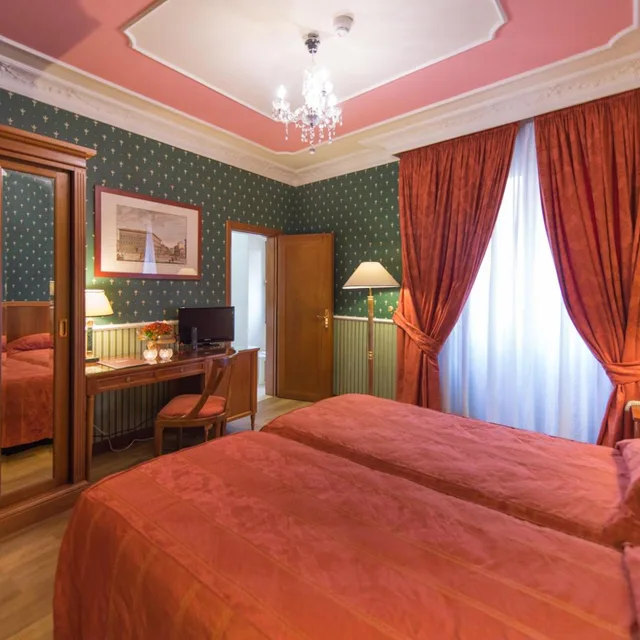 غرفة بسريرين منفصلين، Strozzi Palace Hotel 4/8