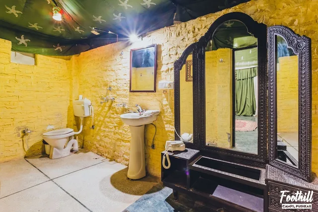 Swiss, Luxury, Tent, Double Bed, Mountain View، Foothill Pushkar Resort 2/2
