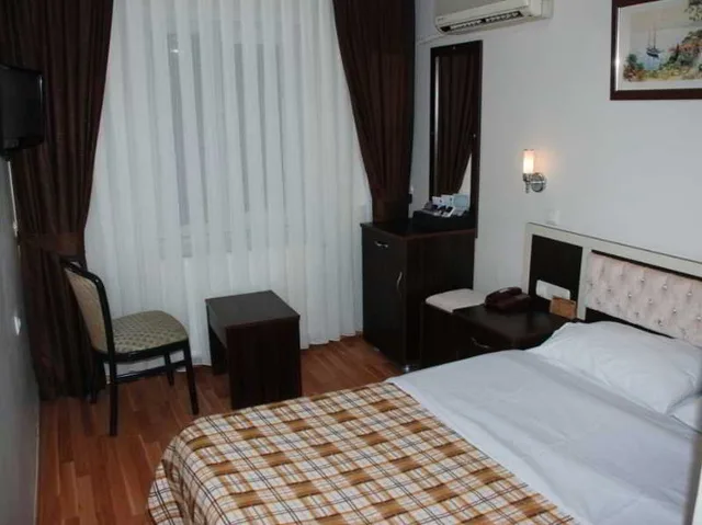غرفة قياسية مفردة بسرير مزدوج، Grand Mark Hotel 1/2