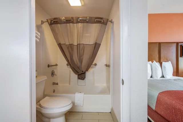 غرفة قياسية بسرير كينج لذوي الإعاقة، Motel6 Van Buren, AR 9/10