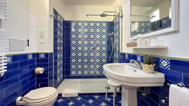 غرفة كومفورت ثلاثية بسرير مزدوج وسرير فردي بشرفة، Hotel Villa Di Sorrento 5/6