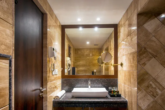 غرفة تنفيذية بسرير كينج، Hotel Saffron Crest 5/5
