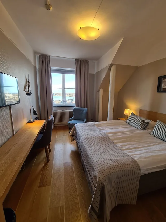 Room, Queen Bed, Hamnhotellet Kronan 2/10