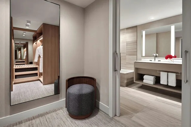 جناح بسرير كينج بغرفة نوم واحدة مع أريكة، THE RITZ-CARLTON CHICAGO 7/7