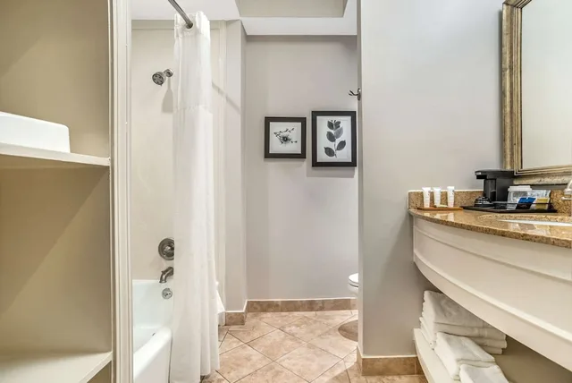غرفة بريميوم بسرير كينج، Country Inn Suites By Radisson Metairie New Orleans La 5/8