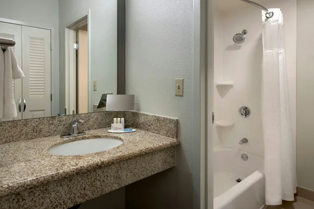 غرفة، Courtyard By Marriott Boston Norwood Canton 2/2