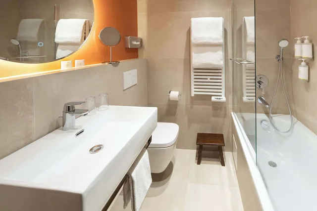 Family, Queen Bed, Sofa, Bathtub, Au Grand Saint Jean 6/10