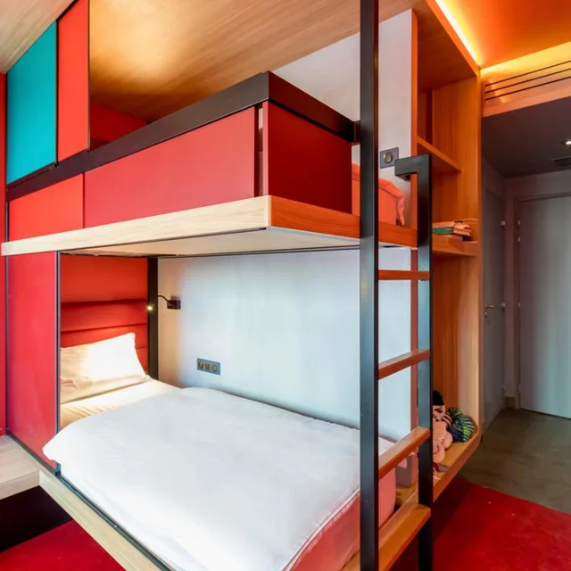 غرفة رباعية بحمام خاص، Yooma Urban Lodge Paris Tour Eiffel 4/6