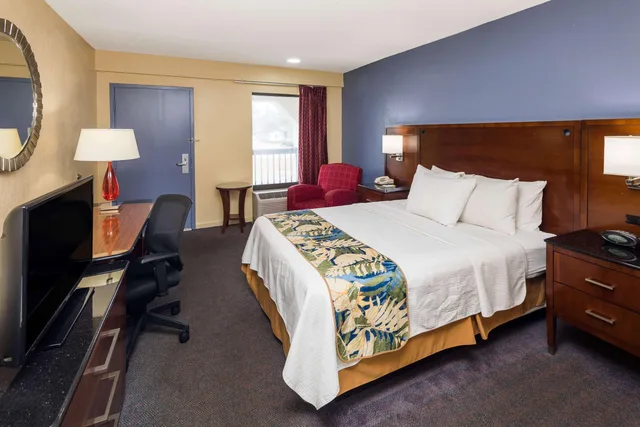 غرفة بسرير كوين، Days Inn by Wyndham Walterboro, SC 1/1