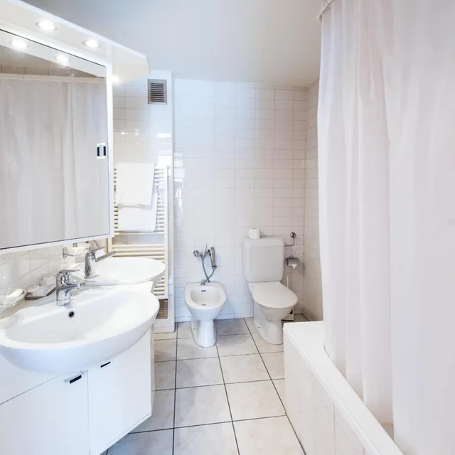 جناح جونيور، City Hotel Biel Bienne 3/4