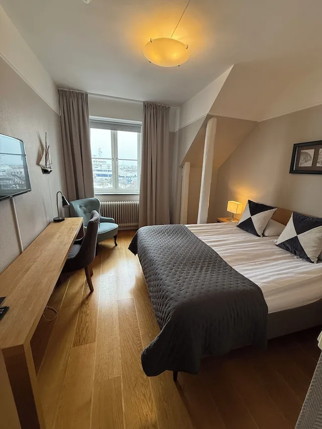 Room, Queen Bed, Hamnhotellet Kronan 1/10