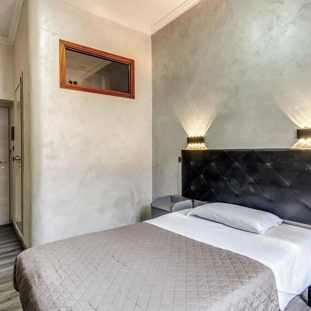 Room, Single, Planet 8/20