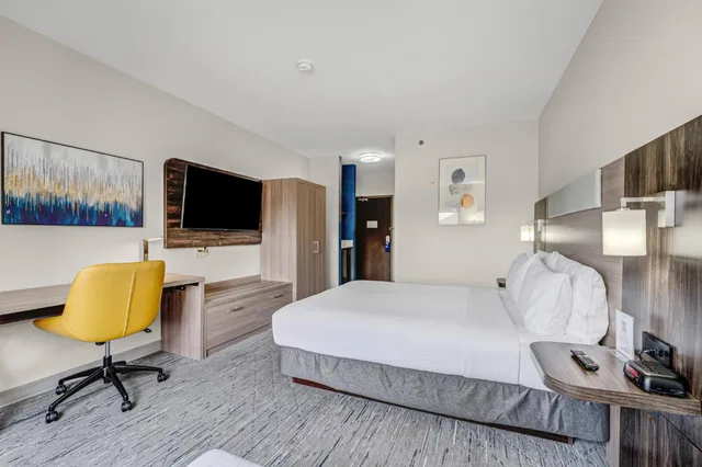 غرفة قياسية بسرير كينج وسرير كوين، Holiday Inn Express Hotel Suites Edmonton South 4/9