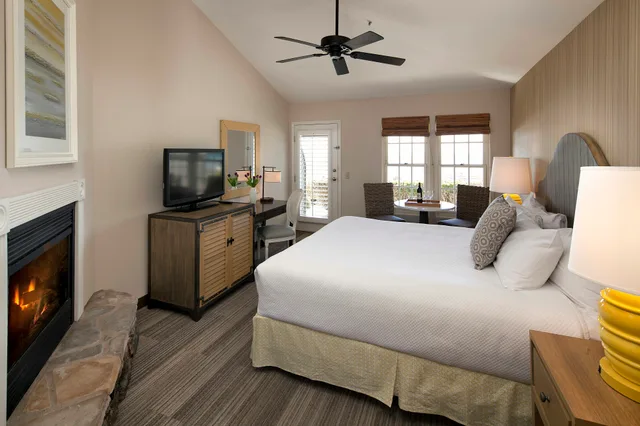 غرفة تقليدية بسرير كينج، Cottage Inn By The Sea 1/1