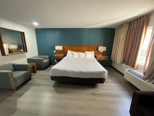 جناح بسرير كينج، Portside Inn & Suites 1/4