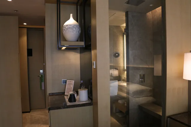 Premier, Twin Beds, Courtyard By Marriott Shanghai Hongqiao 4/4