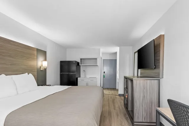 Efficiency, King Bed، Quality Inn New Martinsville, WV 1/9