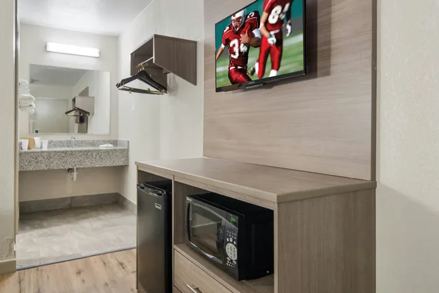 غرفة قياسية بسرير كينج، Red Roof Inn Fort Worth south 8/8