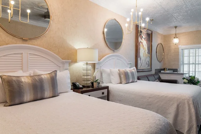 غرفة فاخرة، The Chateau Inn and Suites 1/1