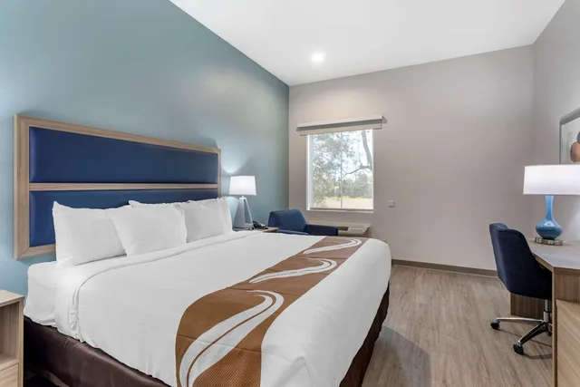 غرفة بسرير كينج لذوي الإعاقة، Quality Inn Lebanon - Nashville Area 1/2