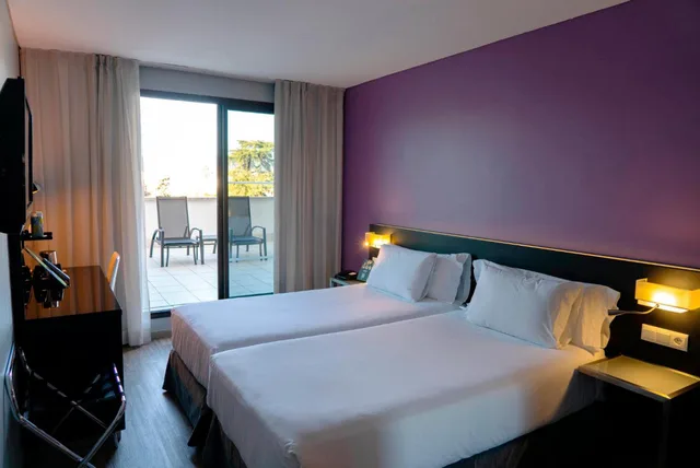Family, 1 Double and 2 Bunk Beds، Tryp Cordoba Ex Tryp Los Gallos 1/1
