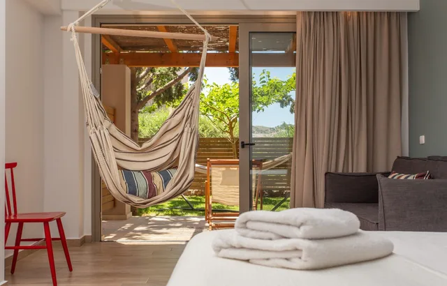 Chill, Suite, Twin Beds, Private Garden, Sofa، Paralos Irini Mare 4/5