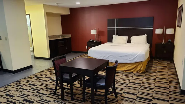 Suite, King Bed, Best Western Shippensburg Hotel 3/10