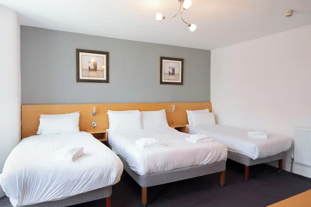 غرفة عائلية رباعية بسرير مزدوج وسريرين منفصلين، The Royal Alexandra 2/6