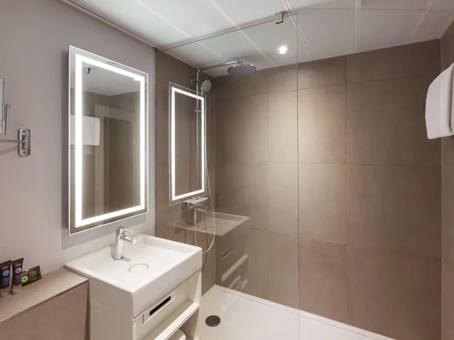 غرفة قياسية بسرير كوين، Novotel Amsterdam City Hotel 2/8
