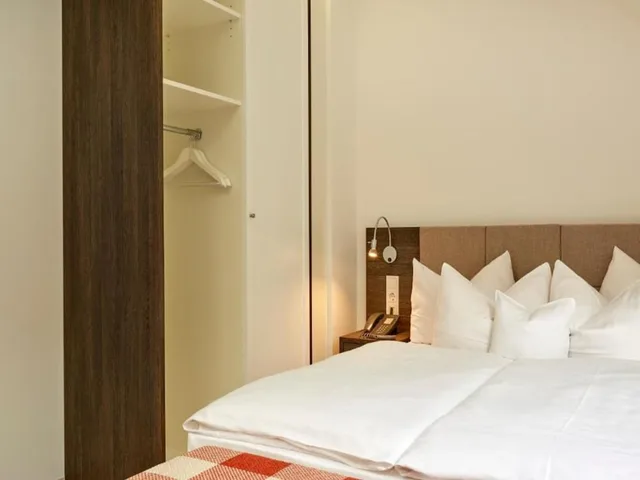 غرفة قياسية بسريرين منفصلين، H Hotel Nuremberg Ex Ramada Landhotel 1/8