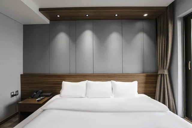 غرفة ديلوكس بسرير كينج بشرفة، Western Grace Hotel 7/10