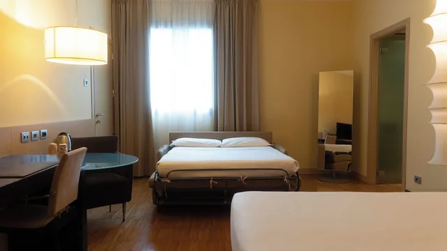 غرفة تنفيذية بسريرين منفصلين مع أريكة، Hotel Cruise 4/10