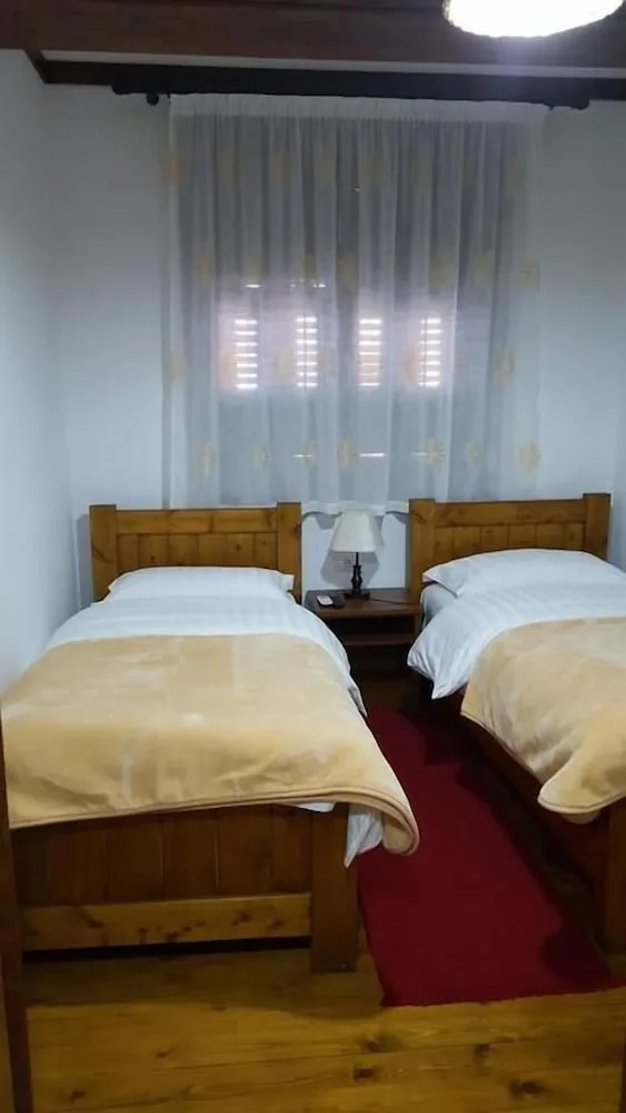 غرفة أساسية بسريرين منفصلين، Hotel Bujtina e Bardhe 1/1