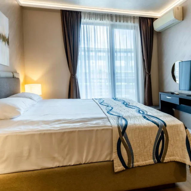 غرفة بسرير كينج بشرفة، Galeon Apart Complex 4/10