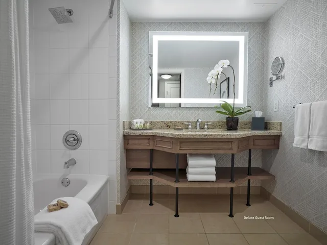 غرفة ديلوكس بسريرين كوين، Sun Peaks Grand Hotel Conference Centre 2/2
