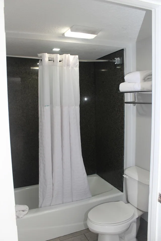 Suite, Multiple Beds, City View، La Quinta Inn & Suites by Wyndham Oceanfront Daytona Beach 2/2