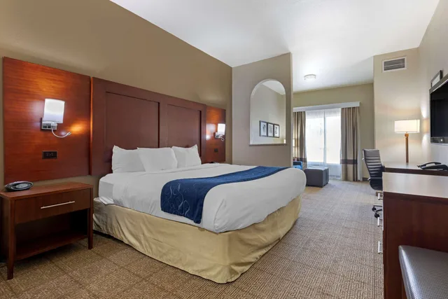 جناح بسرير كينج لذوي الإعاقة، Comfort Suites Gainesville, TX 1/2