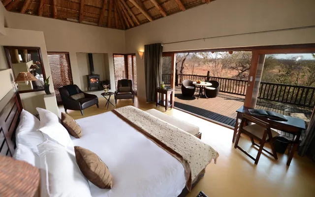 جناح بمسبح خاص، Etali Safari Lodge 1/8