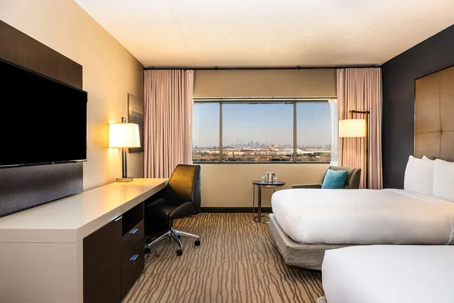 Room, 2 Double Beds, City Skyline View, Top Floor، DoubleTree by Hilton Hotel Newark Airport 1/4