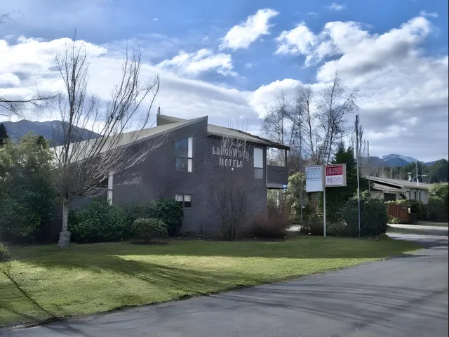 شقة بغرفتي نوم، Larchwood Motel 1/1