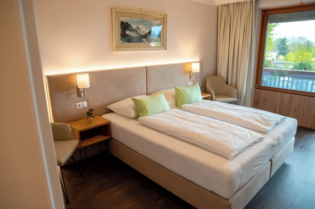 جناح ديلوكس بسريرين مزدوجين بشرفة، Hotel Pension Haus Arenberg 2/10