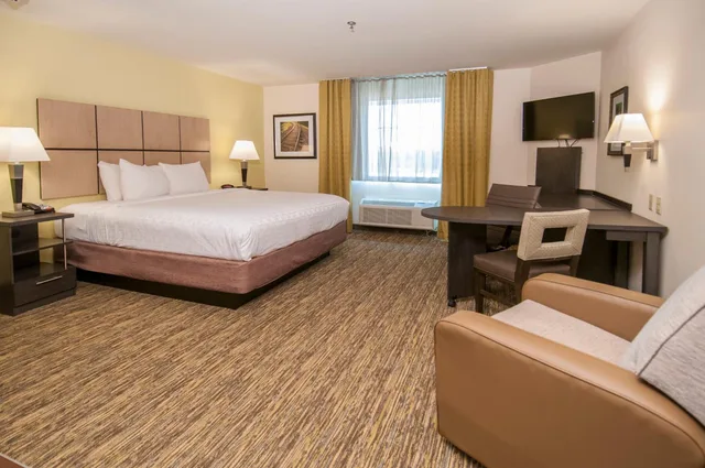 جناح بسرير كينج بغرفة نوم واحدة مع أريكة لذوي الإعاقة، Candlewood Suites Baton Rouge College Drive 1/1