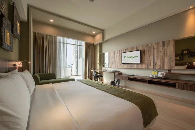 غرفة قياسية بسرير كينج بإطلالة على المدينة بحوض استحمام، Holiday Inn Cikarang Jababeka 1/10